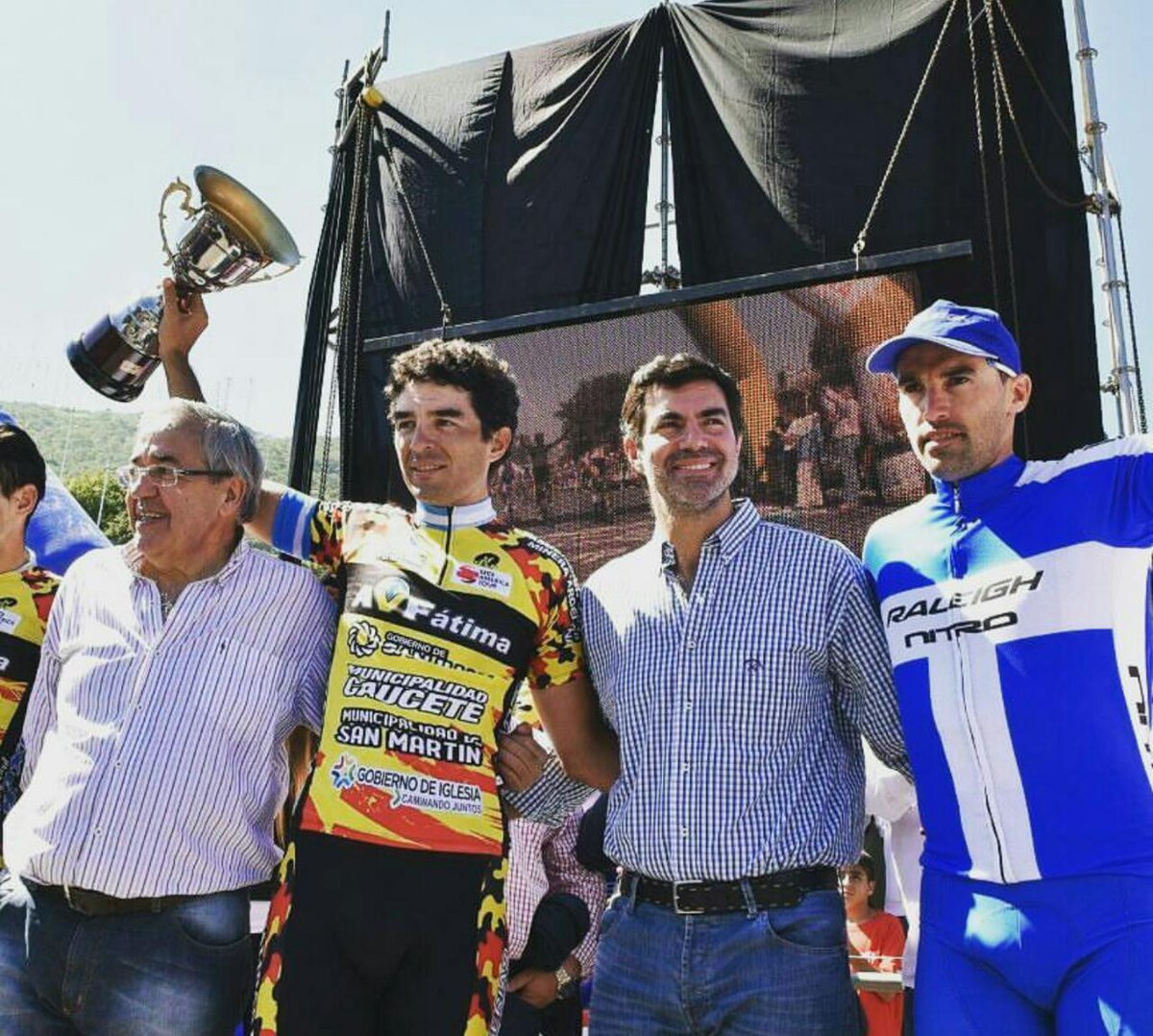 Felicito a <a href="/mauroricheze/">mauro richeze</a> flamante ganador de la #clasica1demayo y también a los organizadores por la impecable 86° edición. Orgullo salteño.