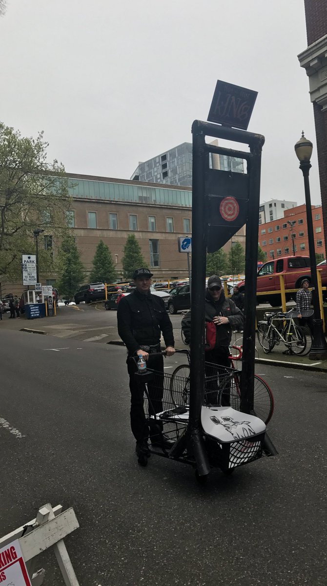 crystalatencio's tweet image. Somebody brought a guillotine #MayDay2017 #MayDayPDX