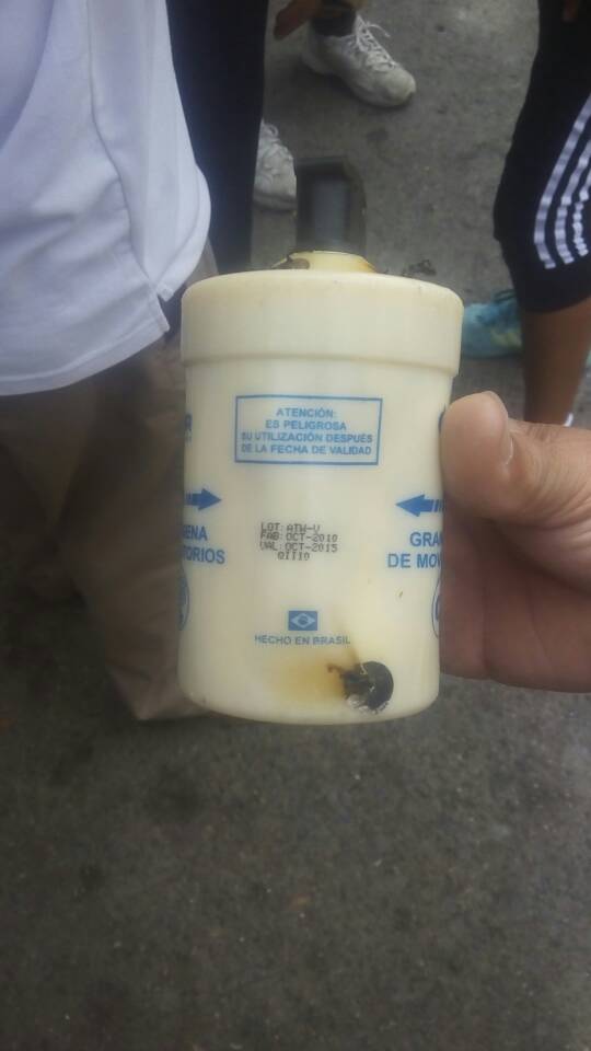 NoticiasIrm's tweet photo. Estos los artefactos usados para la represión en la Av. Victoria de Caracas. Vencida desde 2015 https://t.co/Twk7Zlub8L