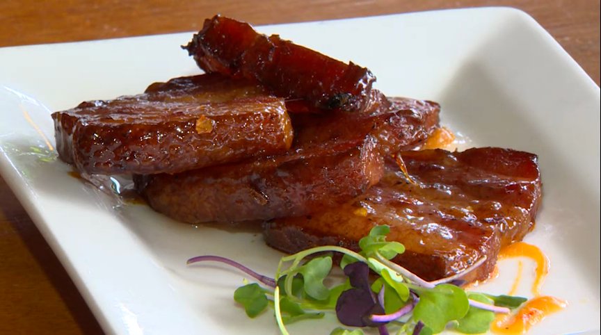 Chronicle5's tweet image. Unique menu item @QuicksHole Pig Candy: pork belly, dipped in maple syrup, coated with brown sugar and spices. @ErikaWCVB #atankaway #wcvb