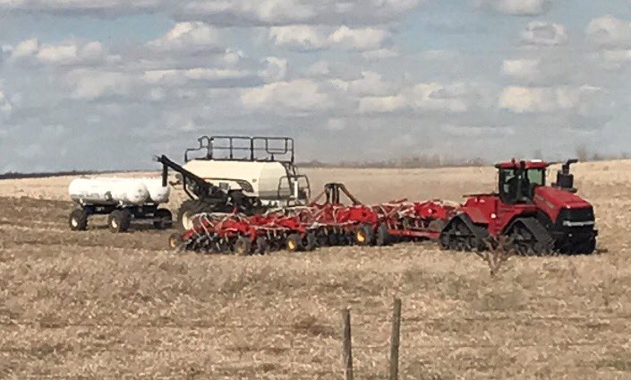 Seeding 2017! #plant17 #bourgault #caseih
