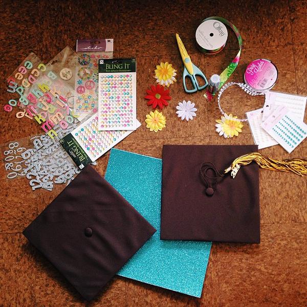 AdelphiU's tweet image. ATTENTION GRADUATING SENIORS: Are you decorating your grad caps? Don't forget to share with us using #AdelphiGradCaps17!