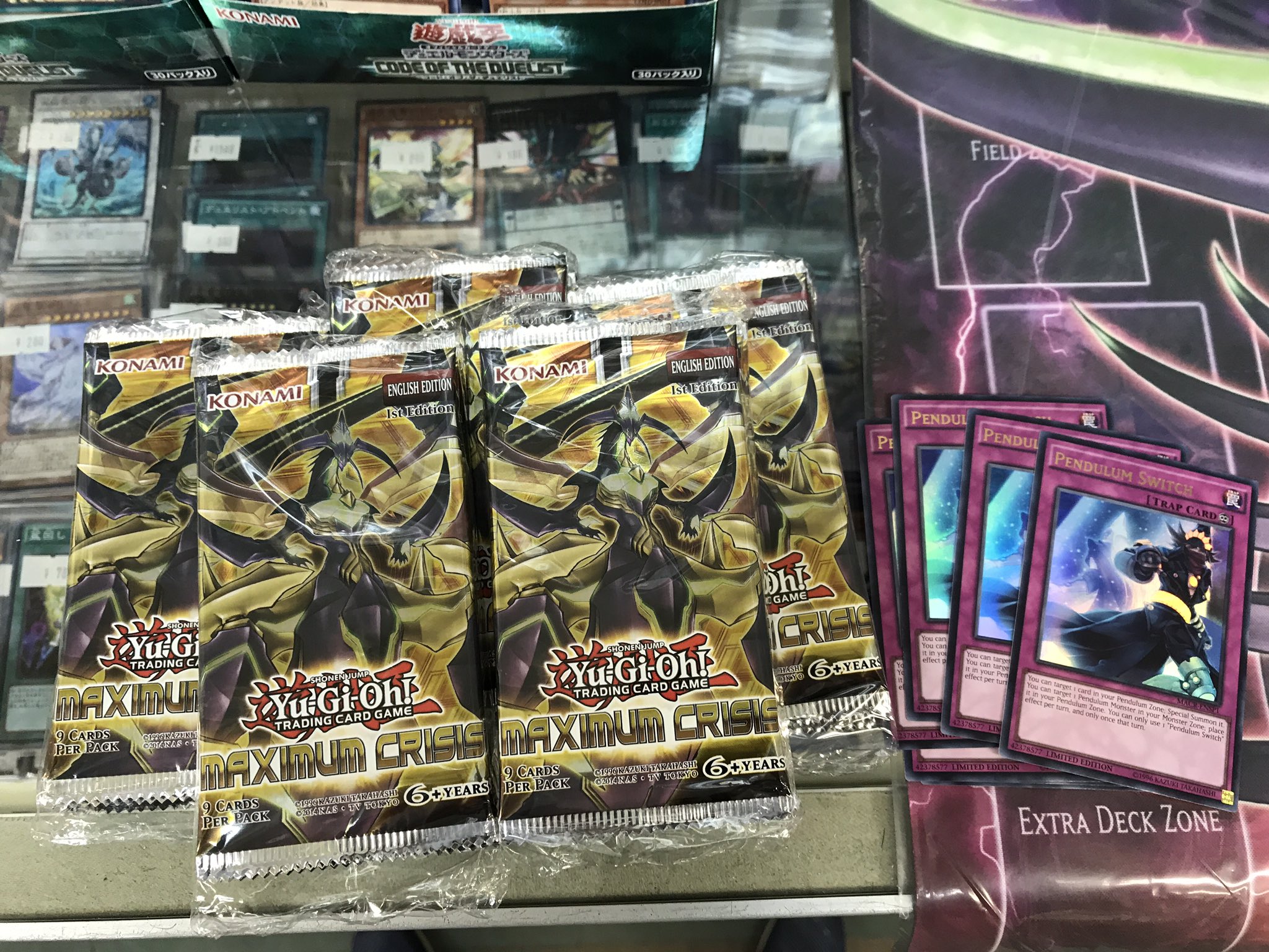秋葉原チェルモ Cherumoakiba 遊戯王英語版eu マキシマムクライシススニークピーク 緊急 最速入荷しました スニークピークは5パック 8 プレイマット プロモ8枚 で1キットになります 本日特価販売1キット円 パック バラは 1パック700円 プレイマット