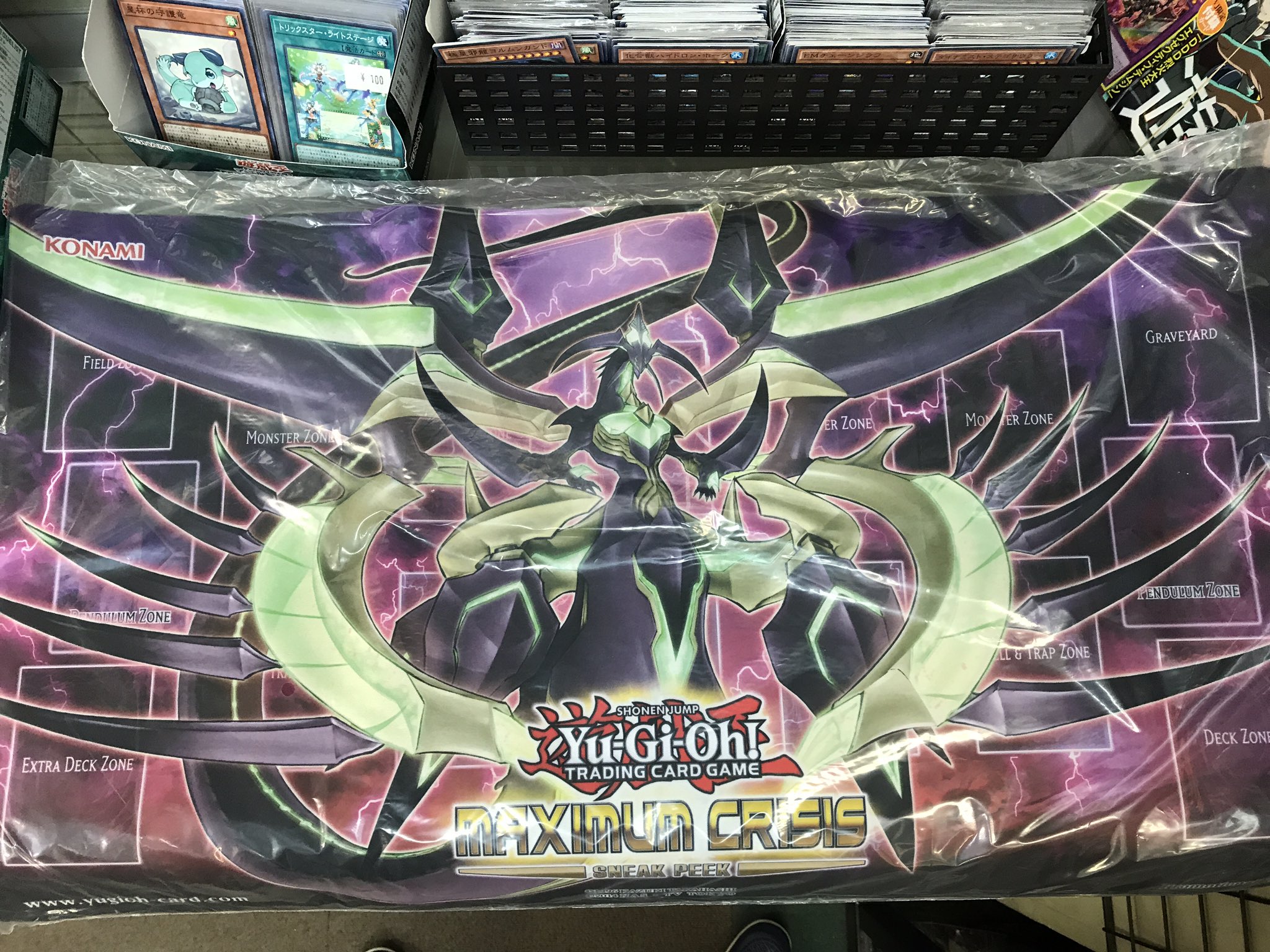 秋葉原チェルモ Cherumoakiba 遊戯王英語版eu マキシマムクライシススニークピーク 緊急 最速入荷しました スニークピークは5パック 8 プレイマット プロモ8枚 で1キットになります 本日特価販売1キット円 パック バラは 1パック700円 プレイマット
