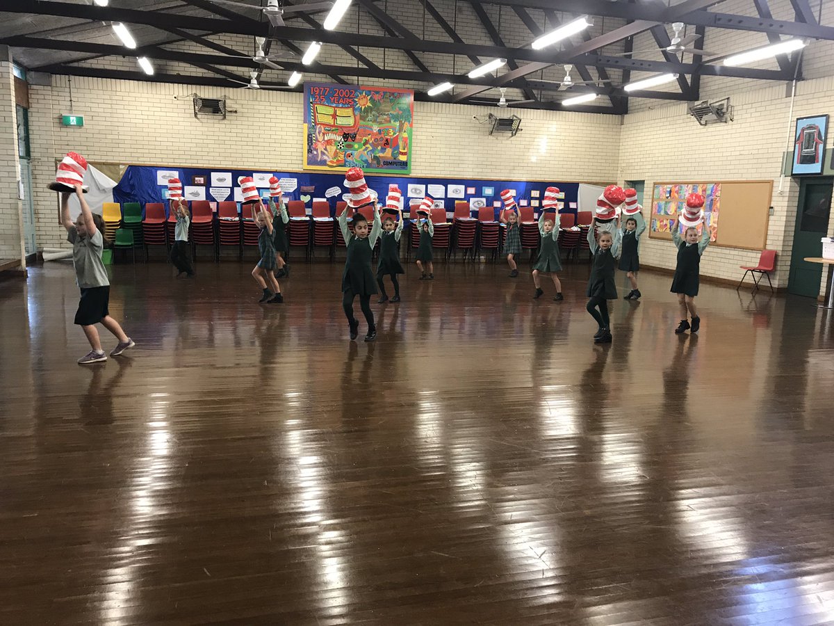 NareenaHills_PS's tweet photo. Stage 1 preparing for Dance Festival #groovydancemoves #catinthehat #magicofsuess https://t.co/JrSRsvoJMN