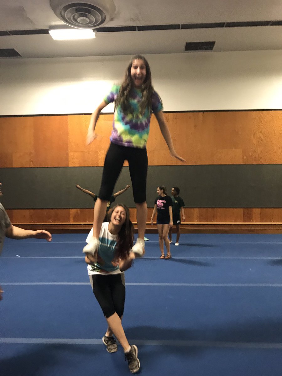 adihoz1010's tweet image. Big and little potato try to stunt🥔🥔