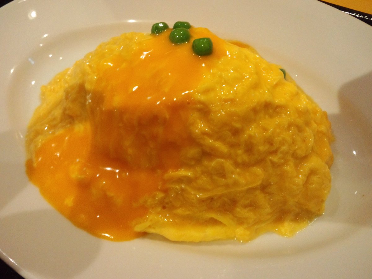 木下和英 イクスピアリにある舞浜洋食軒のチーズオムライス ふわふわ卵に程よいチーズのコク 美味なるテイストで一気に食べちゃいました イクスピアリ ディズニー オムライス