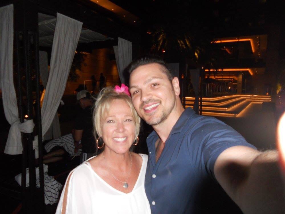 OhHellKel's tweet image. Thank you for the show &amp;amp; for the quick pic last night! Good to see you! #RockIntoSpring #LasVegas @MResort #AdelitasWay