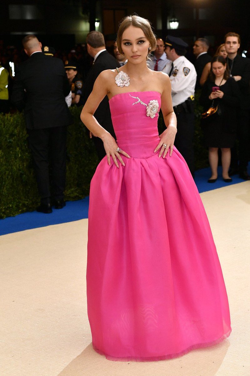 Lily Rose-Depp Met Gala 2019. Chanel  Met gala dresses, Met gala outfits, Met  gala 2019 dresses