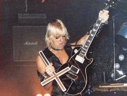 ヘドバン編集部 𝐇𝐄𝐀𝐃𝐁𝐀𝐍𝐆 𝐌𝐀𝐆𝐀𝐙𝐈𝐍𝐄 Sur Twitter R I P Jeff Hanneman January 31 1964 May 2 13 今日はジェフ ハンネマン Slayer の4年目の命日です