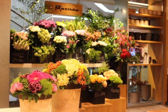 伊勢丹新宿店 公式 伊勢丹新宿店 では マザーズデイ キャンペーンを開催中 母の日 と言えばやっぱりお花 全館でさまざまなスタイルのお花をご紹介しています T Co 3utnnzya3b カーネーション フラワーギフト プリザーブドフラワー