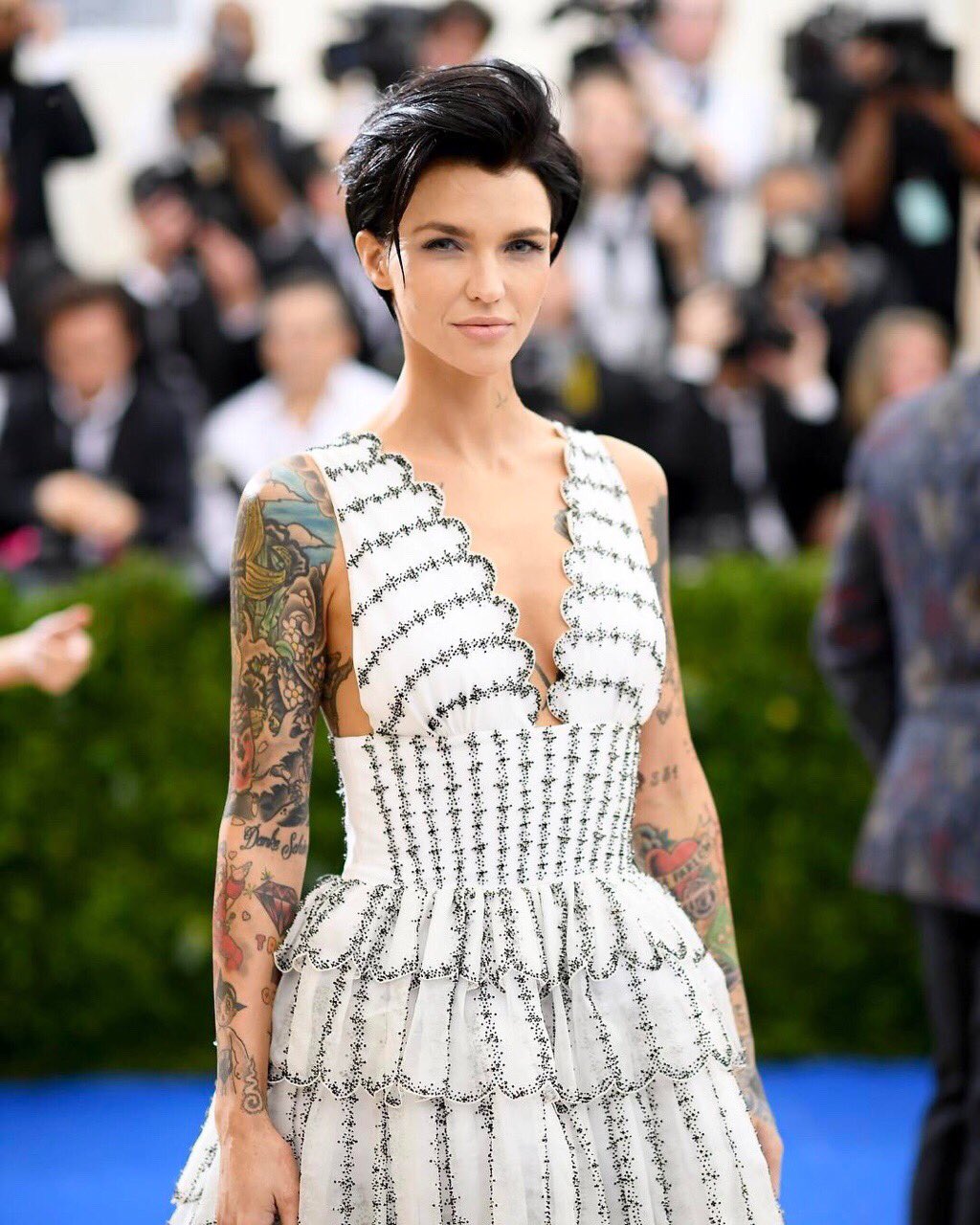 𝐷𝐼𝑍 Sur Twitter Metgala 17のルビーローズ タトゥーがドレスの一部のようになっていてかっこいい T Co 8co1arhdrr Twitter