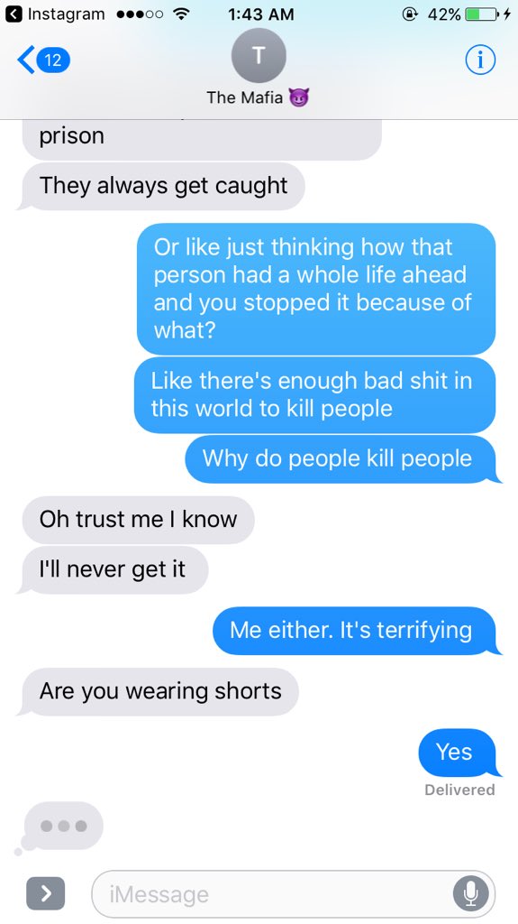 1_LoveBug's tweet photo. When you go from important topics to outfit choices https://t.co/vOn176Ab4V