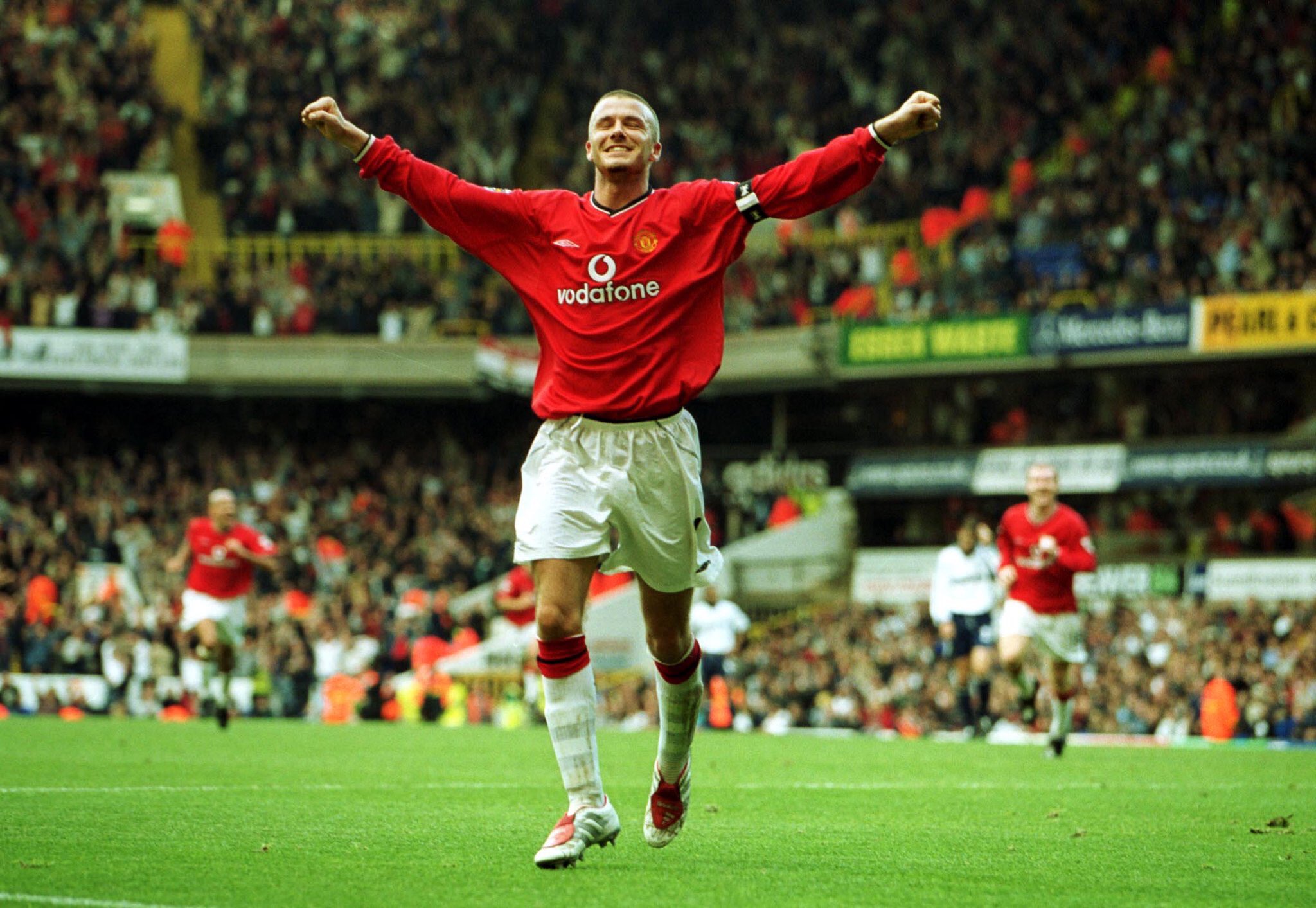 Happy  birthday David Beckham.  
My favorite player                  