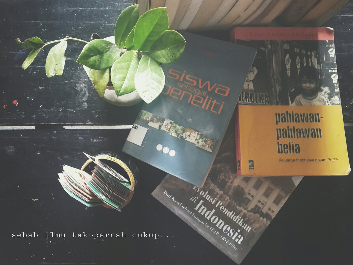 Selamat Hari Pendidikan Nasional. Membacalah!