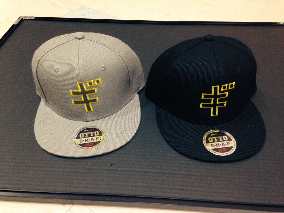 ブラック A Twitter ギリ展グッズ価格 ギキャップ 3 900円 ギリギリベルト 2 000円 ギリギリ手拭い 1 000円 ギリの軍手 1 000円 Tシャツ 各3 900円 T Co Fxzgqyi5tt ギリ展