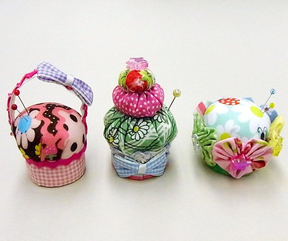 クロバー株式会社 簡単に作れる ペットボトルキャップのピンクッション を作りませんか ペットボトルのキャップを利用して作るピンクッション 手縫いのスタートに T Co P0mak63hwsこちらは手縫いの作品がたくさん載せています T