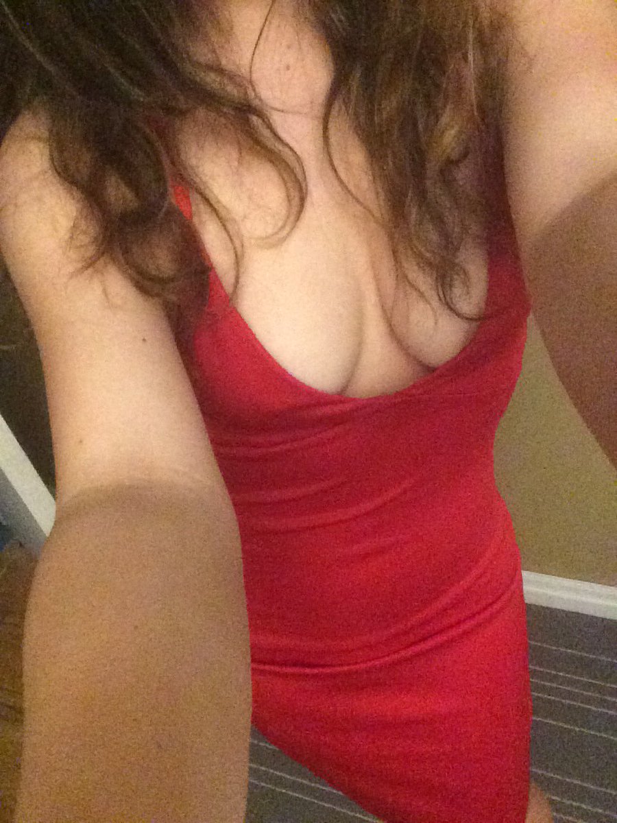 askthebf's tweet image. Red or black for New Year's Eve ?