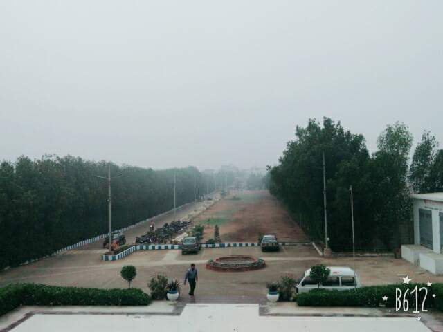 iHumnaAmir's tweet photo. Perfect weather! #Karachi #morning #FogEverywhere #WinterFinally 😍😍 https://t.co/gaQUQGv3Kw
