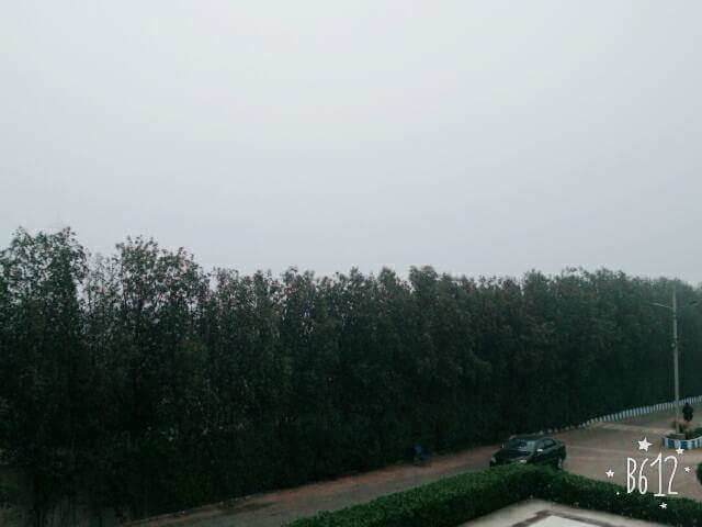 iHumnaAmir's tweet photo. Perfect weather! #Karachi #morning #FogEverywhere #WinterFinally 😍😍 https://t.co/gaQUQGv3Kw