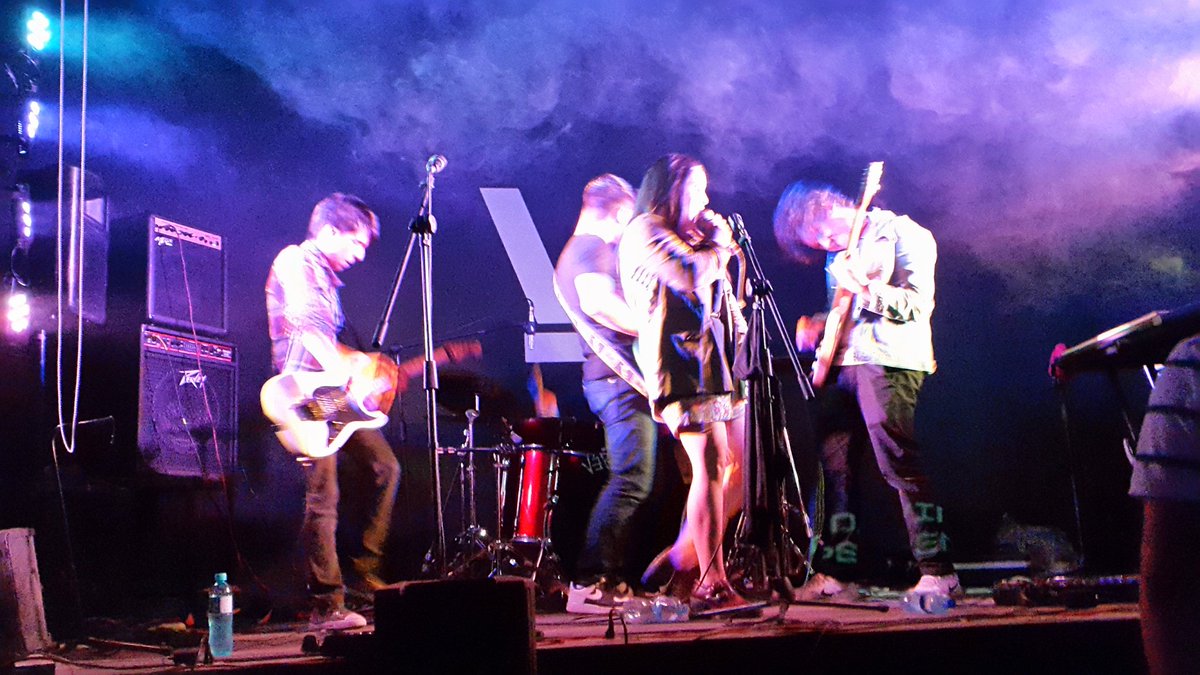 marcelocarvallo's tweet photo. conciertazo!!! Grandes @vertigogrupo #talentolojano https://t.co/djdf7ruuzu