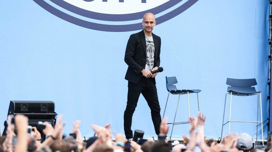 ExpressFutbolCL's tweet photo. PEP GUARDIOLA remece el mercado y es prestando como nuevo DT del #MCFC. Un genio en Manchester
#Postales2016 https://t.co/zdzny9FEkA