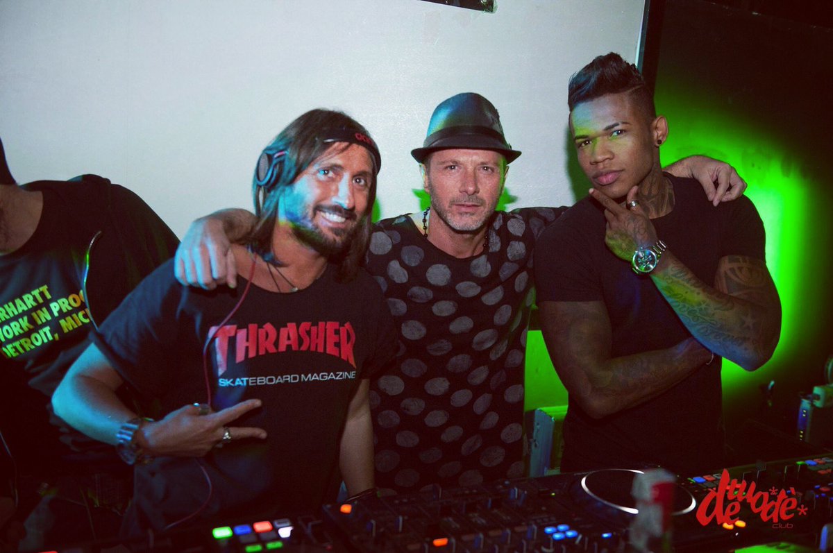 moskinodj's tweet photo. 🎲🎲HASTA EL AMANECER 🏈😉
#reggaeton #moombahton #latino #moskinodj #hiphop #music #dj #party  #daleduro #mamacita #ayvamos #estamosrompiendo https://t.co/dSRTZ1Wmb5
