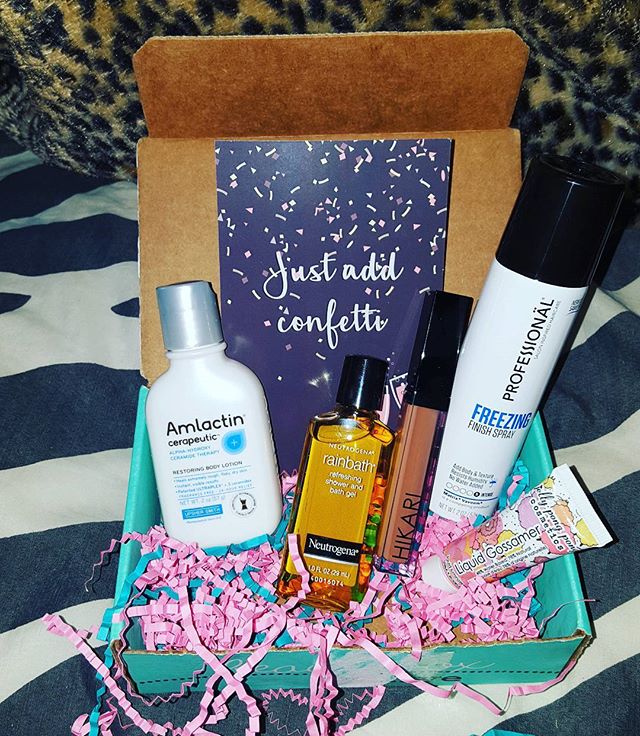 DeMertBrands's tweet photo. Unboxing @BeautyBox5 #bb5fave #bb5 #beautyboxfive #beautyboxe5 #beautybox #subscriptionbox #finishingspray #demert 📷: @jahealon44 https://t.co/0UJGMz1C5o