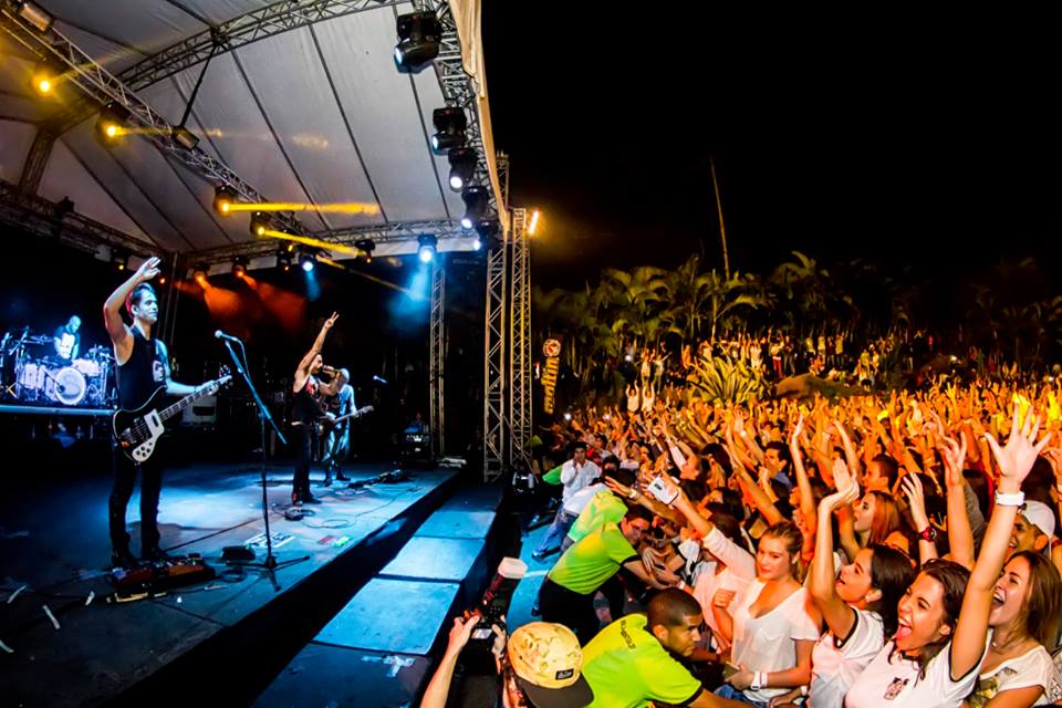 CDCrock's tweet photo. ¿Lo mejor del 2016? Ustedes. ¡Gracias a todos los que nos acompañaron en el #Tour8CDC! https://t.co/I6Q5zjqfMw