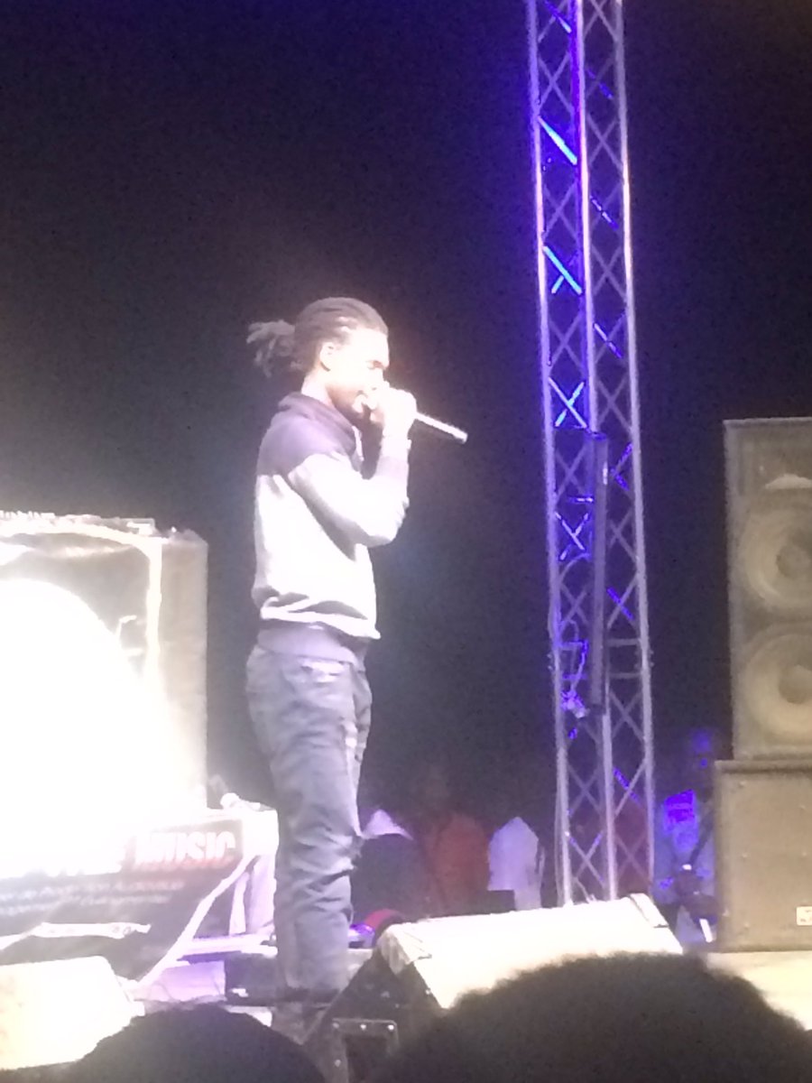 Sir_Fall's tweet photo. .@PapeSidy est aussi de la partie !!
#TLKShow #TayLaKagnShow #RapGalsen https://t.co/o5PaJo3GCp