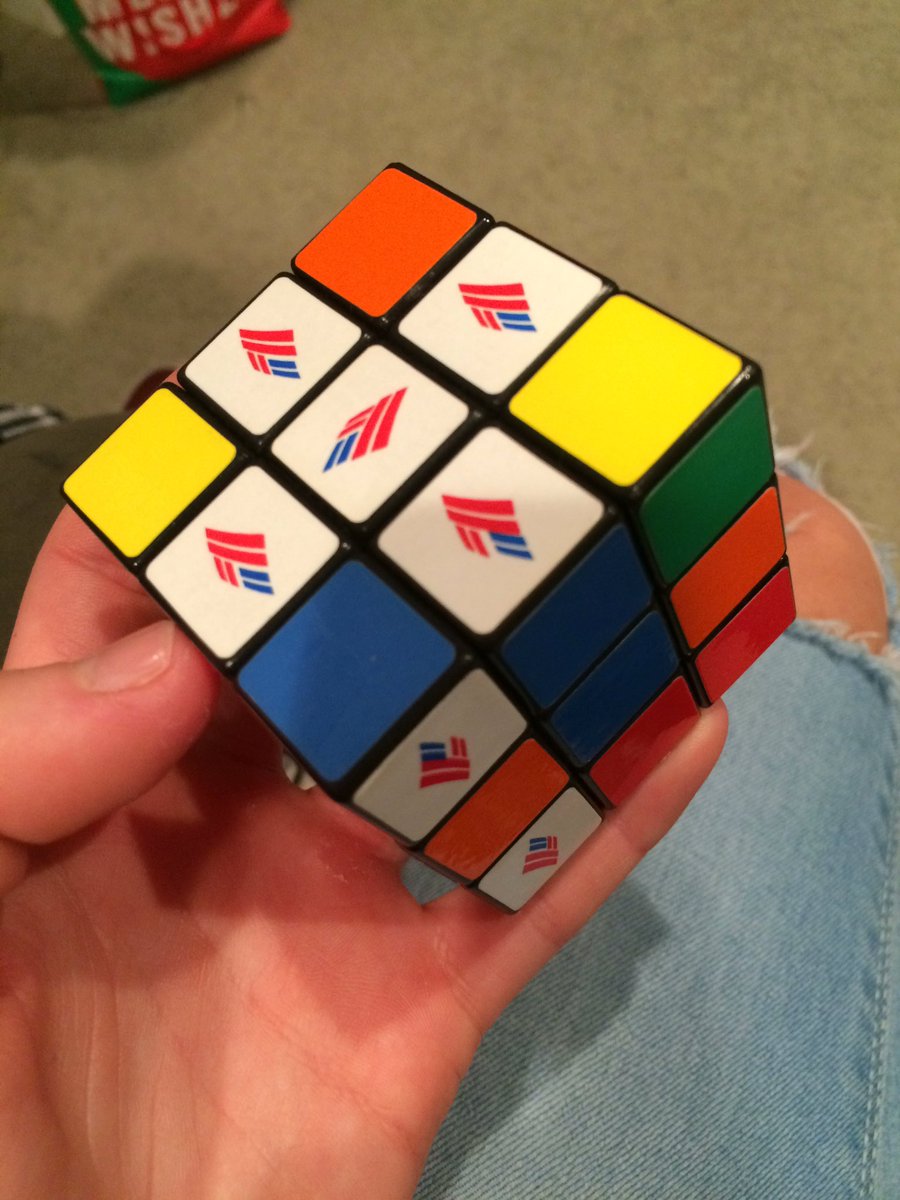 fefisbae's tweet image. Trying to figure out a Rubik&apos;s cube is like trying to figure girls out man wtf. #currentlylearning 🤘🏼@takemetojuliet