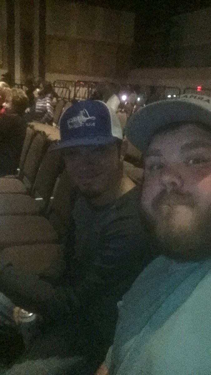 jayjdajetplane's tweet photo. Bro date to see @DwightYoakam at #WinStarLive https://t.co/EKxIwPwO50