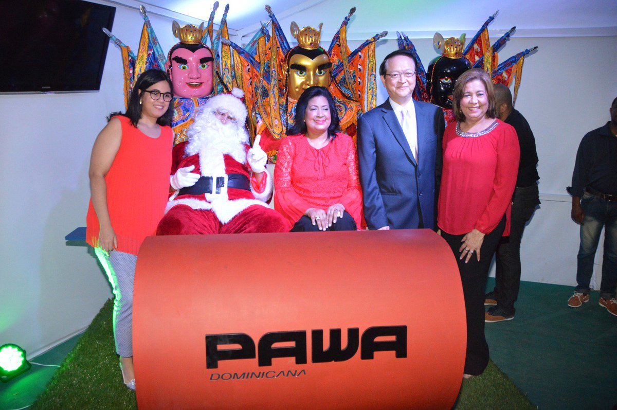 Vive_LaNavidad's tweet photo. #ViveLaNavidad se engalana con la presencia de nuestra senadora Cristina Lizardo y el embajador de Taiwan Valentino Tang https://t.co/t1qJJsOexp