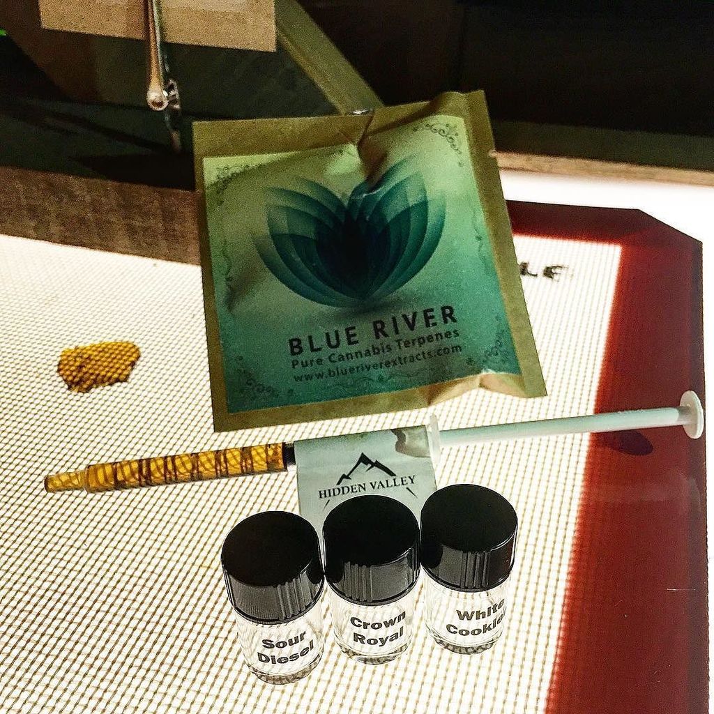 HiddenValleyCAN's tweet image. Pleasure to serve @blueriverterps terp-dipped distillate and the @queensofcannabisdispensa… ift.tt/2iP6gwg