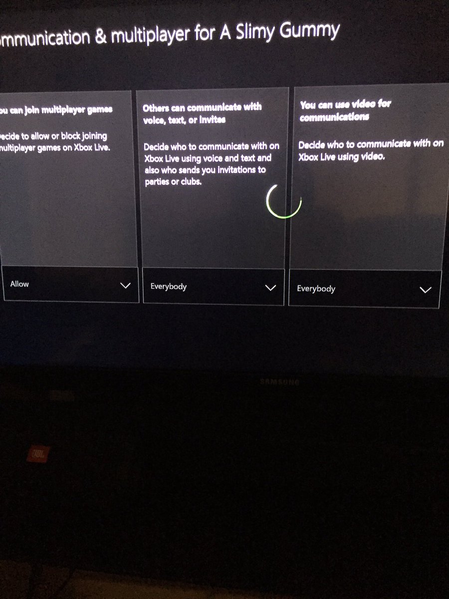 ArynDesigns's tweet photo. My Xbox live party says I can't talk because of privacy when it's on everybody. Issue on your guys side? @XboxSupport https://t.co/7fagUsqwrY