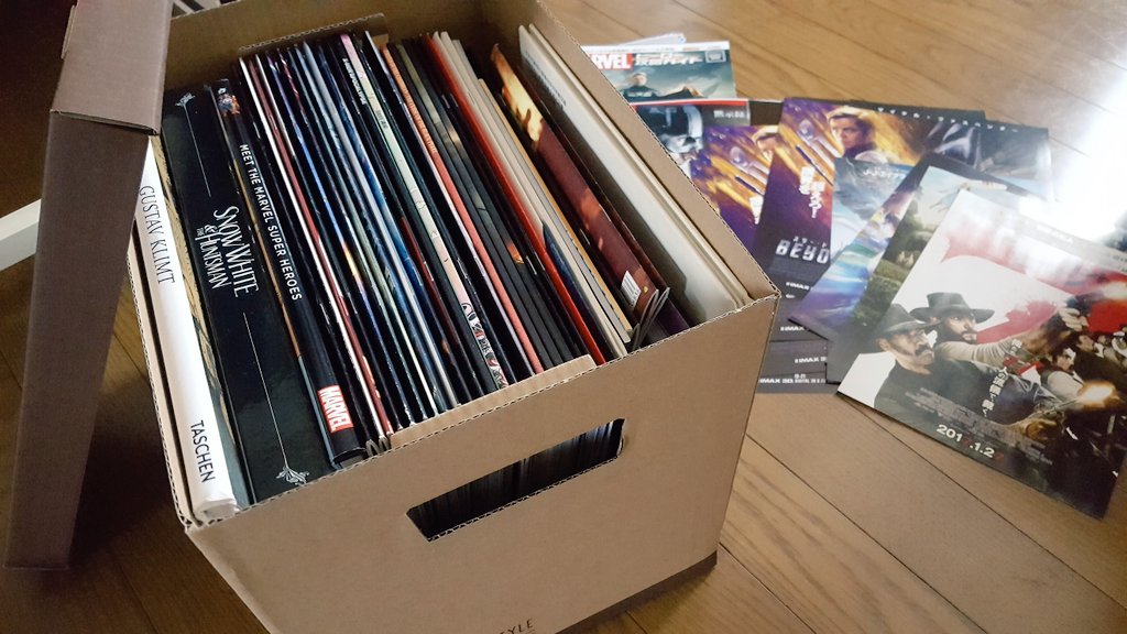 ᴍᴀᴅᴏʀᴏᴍɪ A Twitter Daisoの紙製収納ボックスがなかなか優秀 映画のパンフレットやフライヤーなどを収納して結構な重みだけど持ち上げても底が抜けない