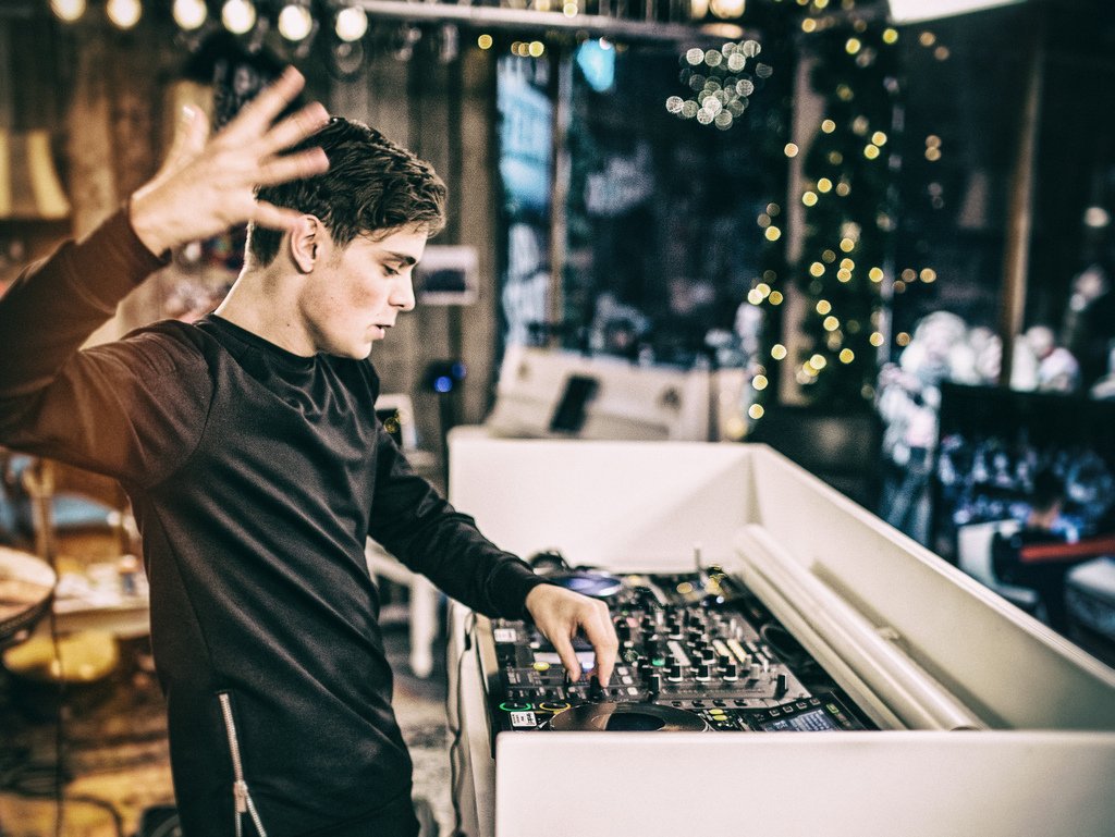 GifsGarrix's tweet photo. #Now2016 #NOWMartinGarrix https://t.co/U2eupvqm1v