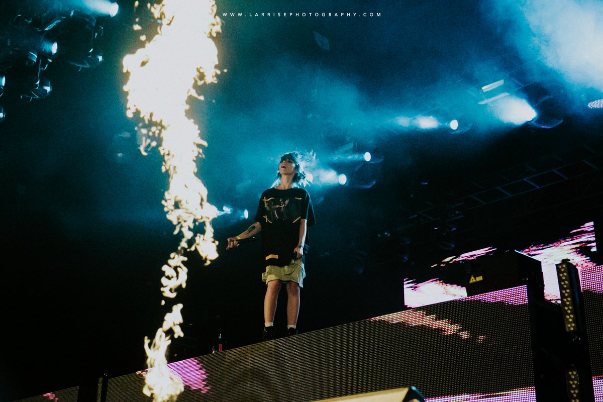 DivineCeleste__'s tweet photo. @hi_mija was on fire. LITERALLY.
#Eh2016 #ElectricHoliday
π
β‘οΈπ¨βοΈππ
Business inquiries:
- Hello@larrisephotography.com https://t.co/Kv7J92Uw0a