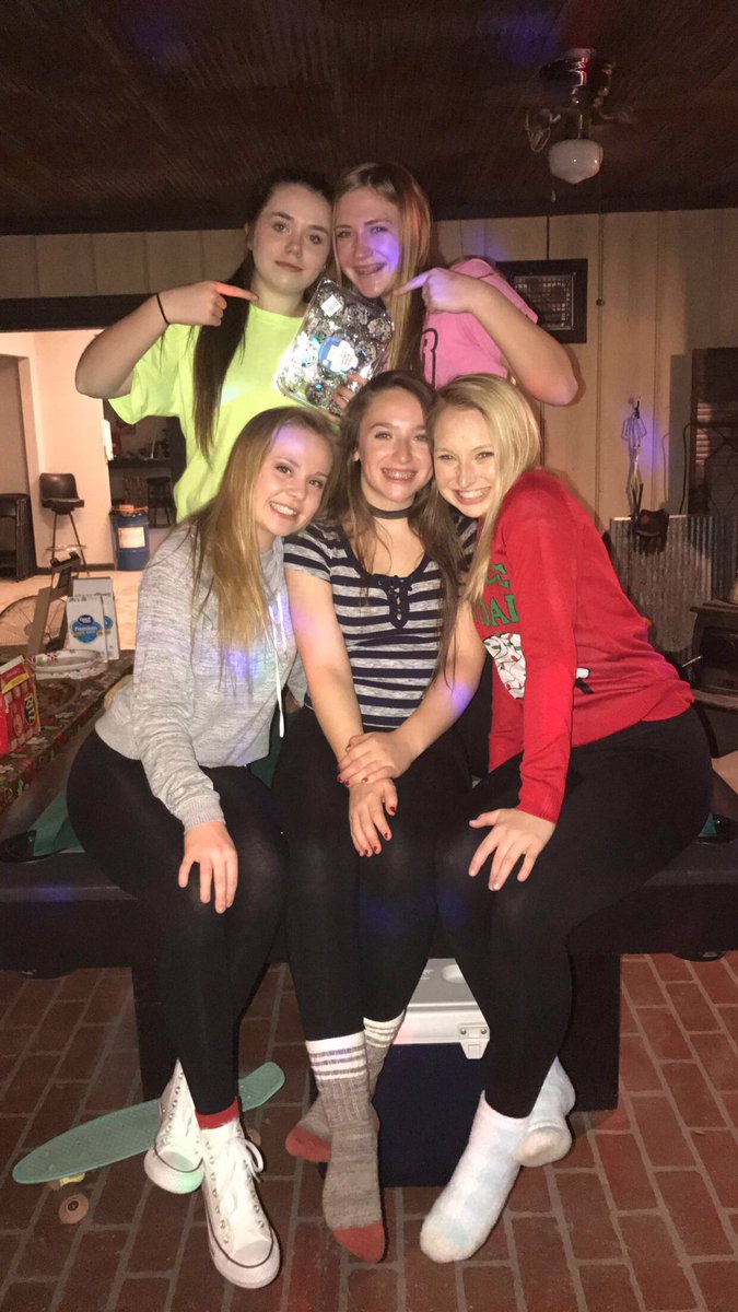 claire_lamb_'s tweet photo. Friendsmas 😍💕 https://t.co/fPGXRKtfrd
