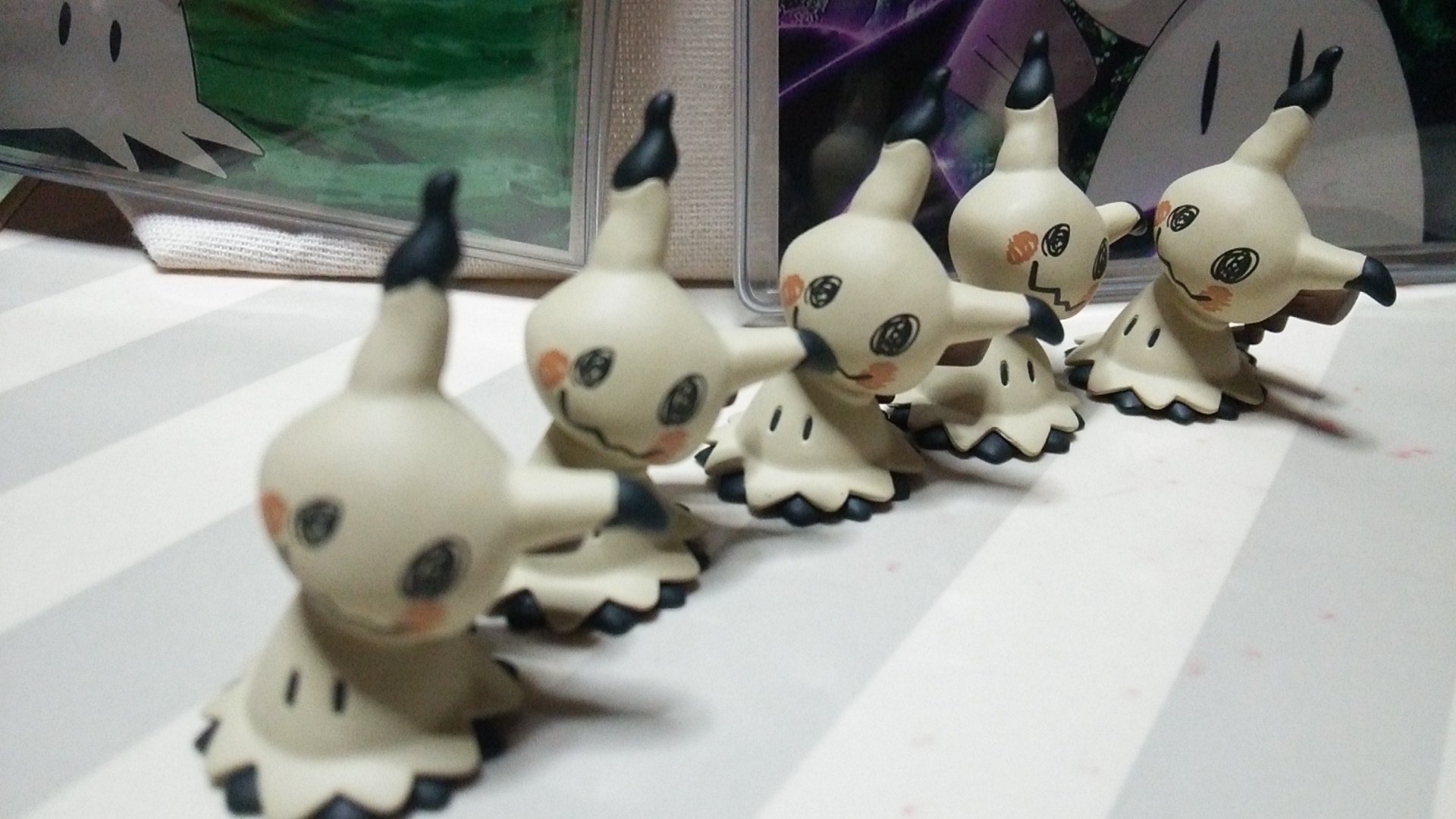 ぼたん Fgo天草四郎love ゼロティーコラボカフェ2回目来店 ポケモンサンムーン ポケモン ミミッキュ 昨日えりぽんの所に来たモンコレのミミッキュ達 笑 左 そして 今日えりぽんの所に行くモンコレのミミッキュ達 笑笑 右 T