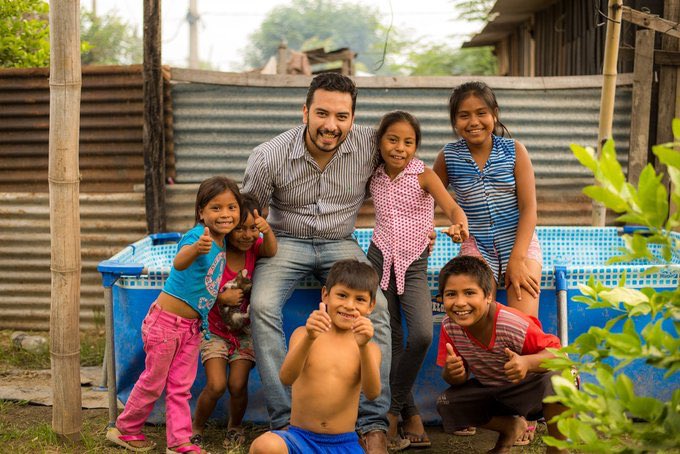 apadrinandoarg's tweet image. Les compartimos la nota que le hizo @mundosongs1 al presidente de nuestra ONG, Pablo Cobos 

mundosongs.org/la-pobreza-no-…