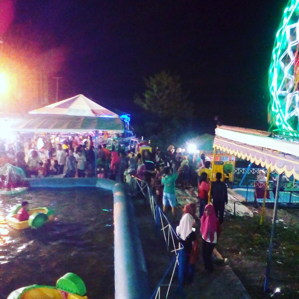 Liburan ga harus keluar kota 
Cukup di area permainan bersama orang yang kita sayangi