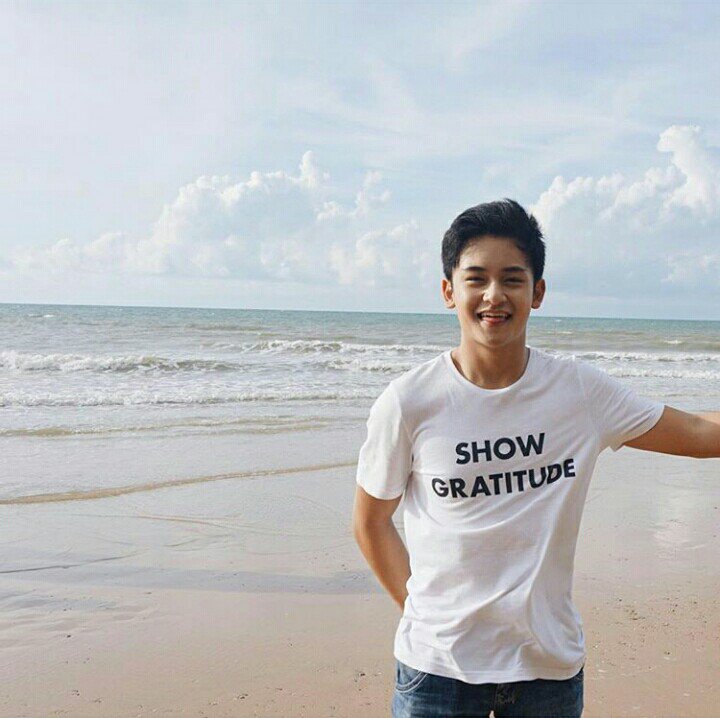 fizzaa_18's tweet photo. Semoga karir koko lancar seperti air yg mengalir🙏 #GARaversNY2K17 https://t.co/LVE0Q3pJ7r