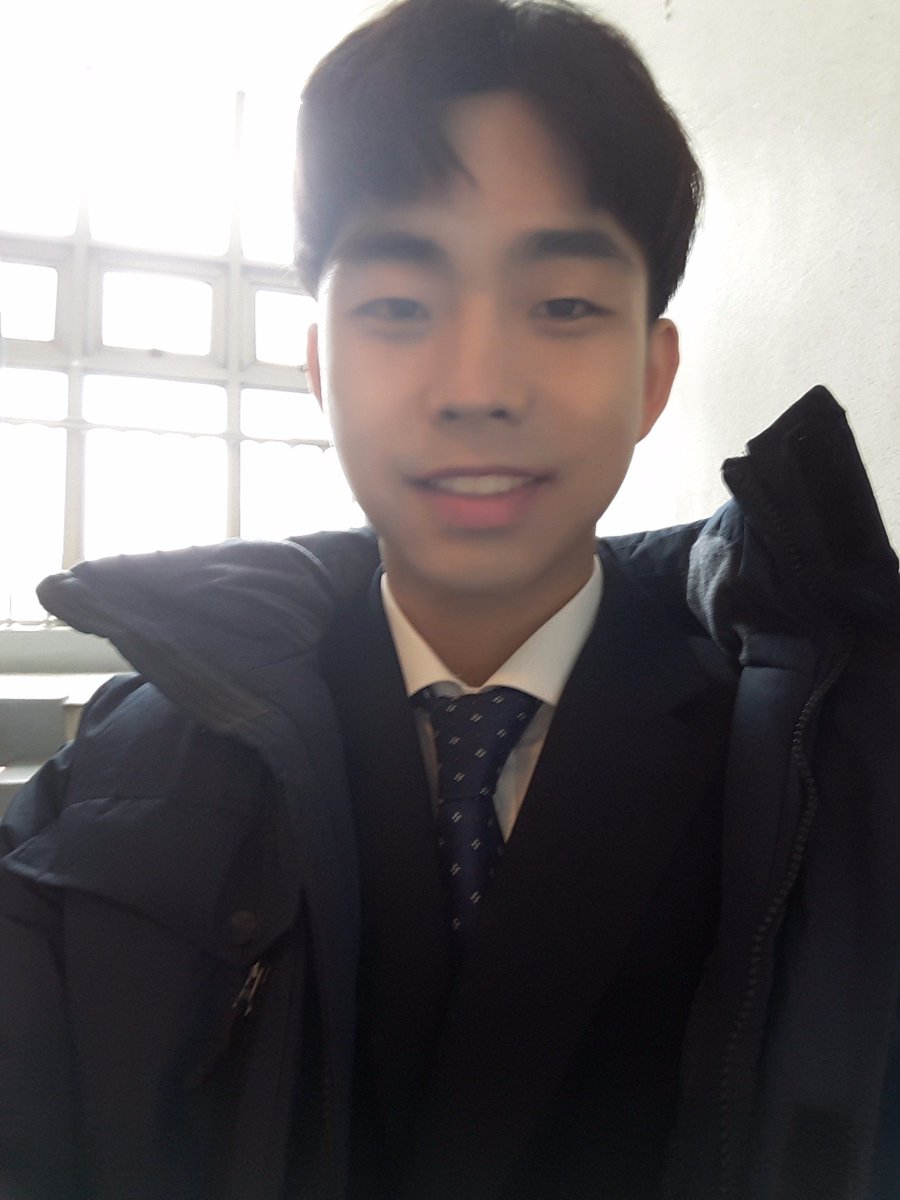 새해복많이받으세욥 !

가족들이랑 가족사진찍으러 가느라 정장빼입음ㅎㅎㅎ웬만해서 잘 안입는데