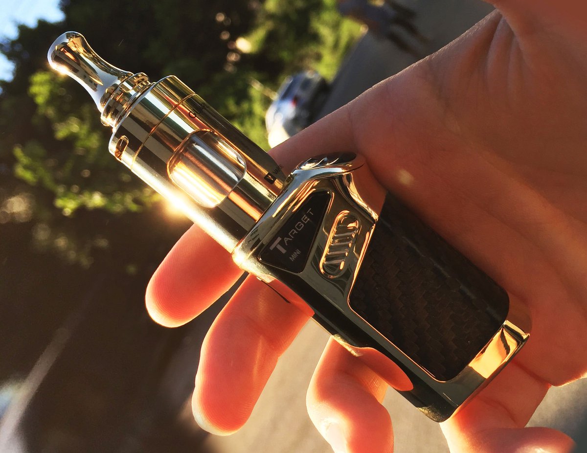 MandyVanguard's tweet photo. Gold Gold Gold! Red Red Red! Come to me for the first batch!!! New year preparation for the long holiday! #vaporesso #targetmini #kit https://t.co/9ehfVBNEvw