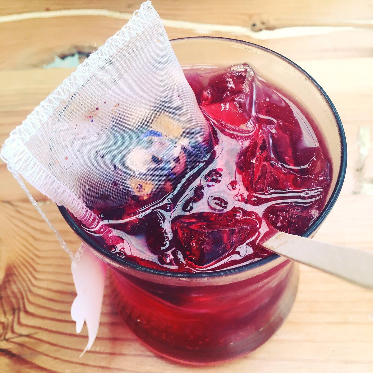 Loved my Aperitea at <a href="/EatRosto/">ROSTO</a> yesterday - such a clever concept! Cocktail in a tea bag - just add a spirit and mixer 🍹