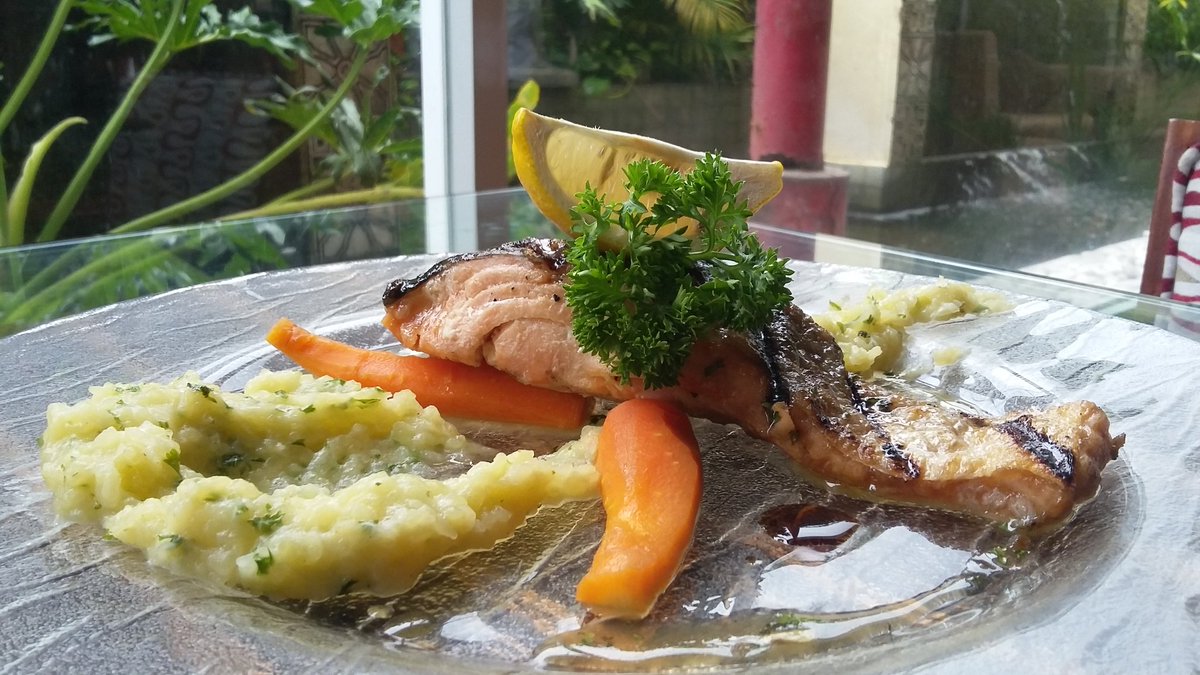 ingin fine dining bersama keluarga &amp; kolega dg hidangan salmon, turkey, beef?

ke citrus resto <a href="/SemarangNovotel/">Novotel Semarang</a> aja! 

#feelwelcome #accor