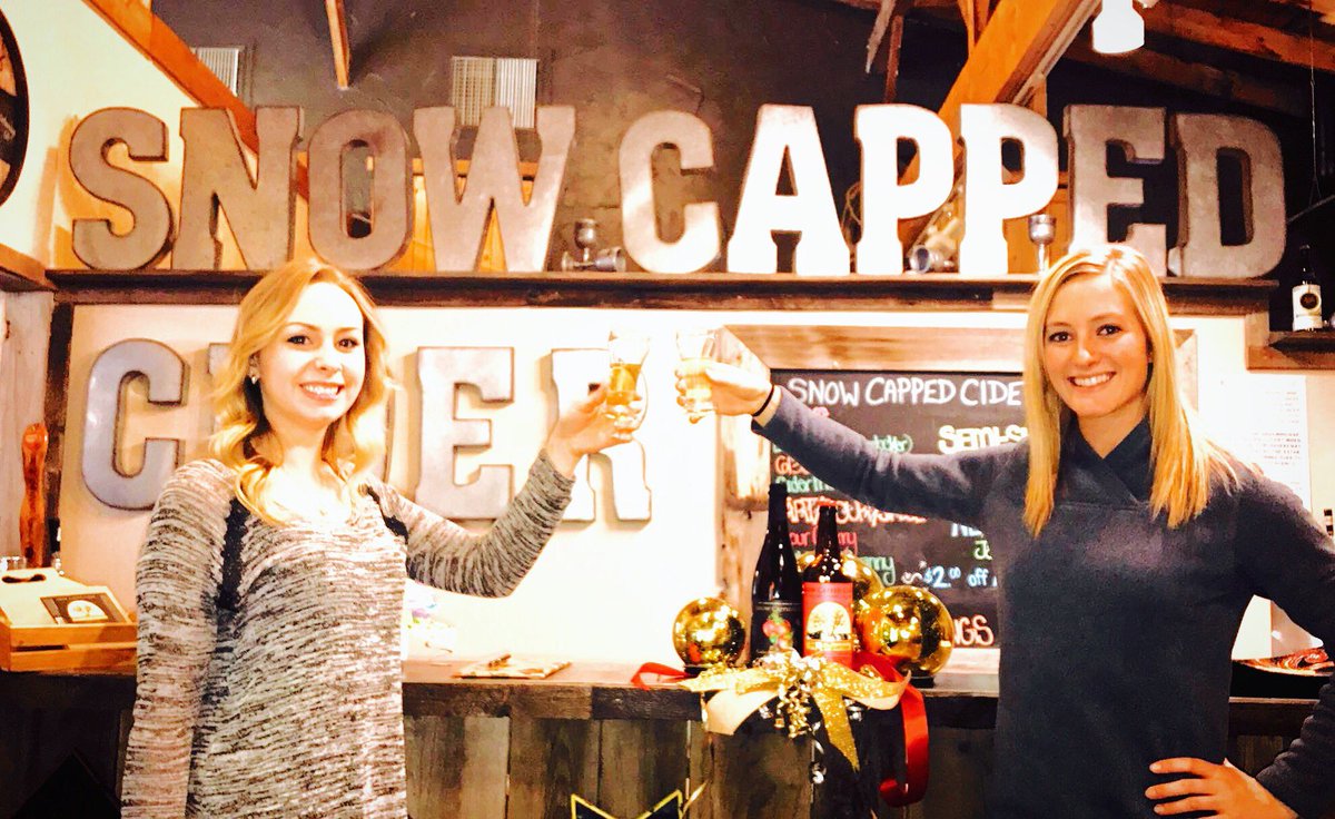 snowcappedcider's tweet photo. Clink ! We are ready for the new year ! #Snowcappedcider #SCCB2B #Branchtobottle https://t.co/QnFXpZJRsW