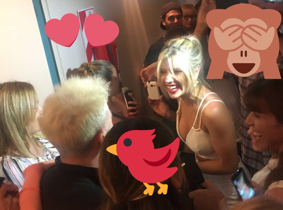 AngeldebritoOk's tweet photo. Ahora, @laufer4 y @balfederico se fueron a ver a @Carmen_LaLeona https://t.co/nEhrTglGK0