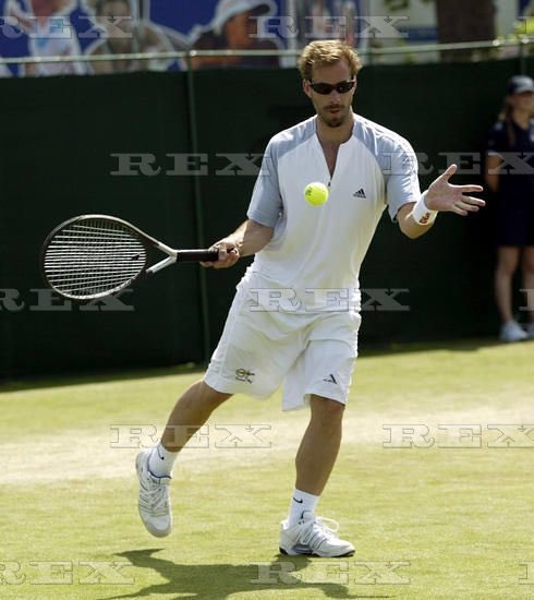 jfiennesfans's tweet photo. The photo gods are smiling upon us tonight. We're prepping pics ASAP- for now we'll leave this here for you to enjoy... #JosephFiennes 2006🎾 https://t.co/wqS3l8oPol